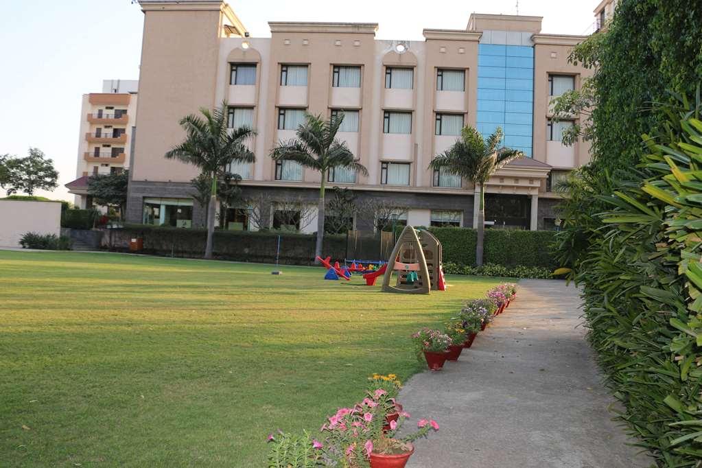 Ramada By Wyndham Varanasi Katesar Chandauli Facilidades foto
