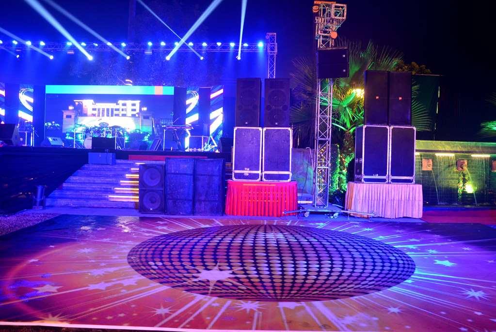 Ramada By Wyndham Varanasi Katesar Chandauli Facilidades foto