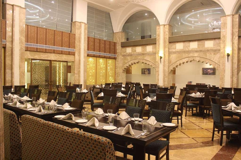 Ramada By Wyndham Varanasi Katesar Chandauli Restaurante foto